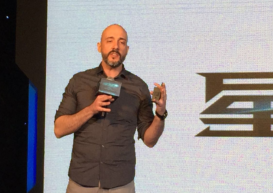 Digital Extremes的联合创始人兼创意总监Steve Sinclai在会上介绍了《星际战甲》的特色