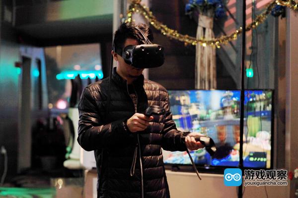 游客体验最新VR游戏