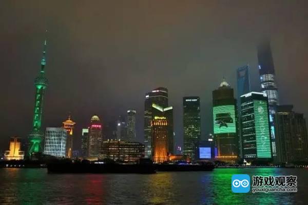 上海的摩天楼点起了Xbox特有的绿色