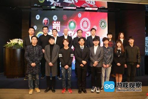 上海网络游戏行业协会领导及富名文贺高层与学生代表合影