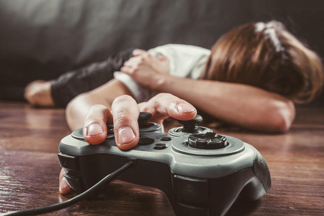 为打游戏而影响吃饭睡觉甚至学习工作的例子并不罕见，该把游戏成瘾列入精神疾病吗