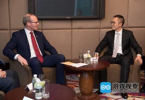 爱尔兰副总理科文尼(左)与游族网络总裁陈礼标(右)会谈