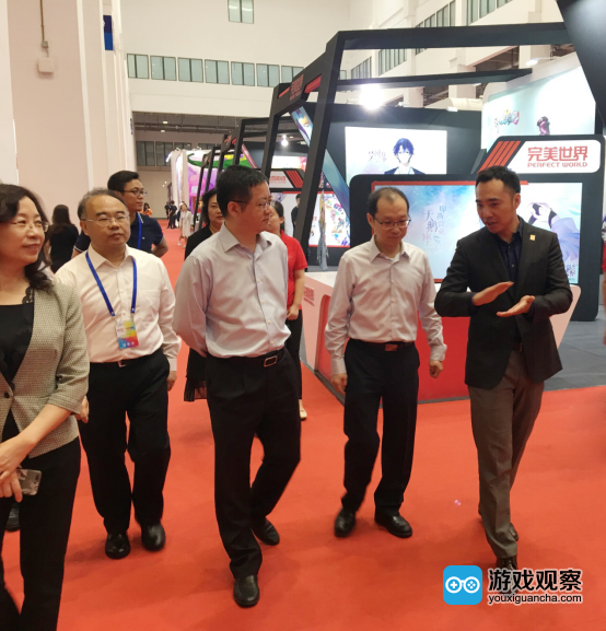 北京市委领导参观完美世界展位，并了解公司发展情况